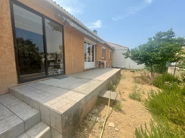 Villa de plain-pied à Montblanc - 3 chambres, garage, climatisation, calme résidentiel