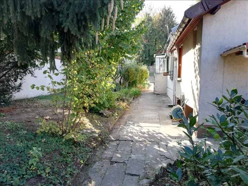 Maison 52 m² à Villejuif proche métro, jardin et garage 