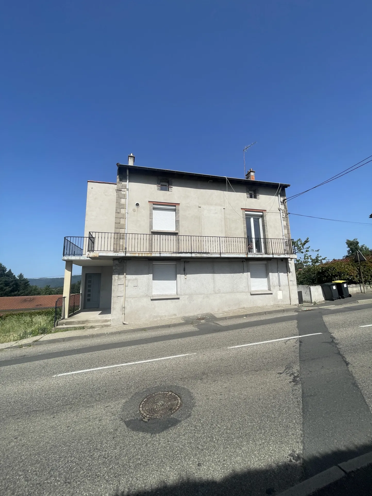 Immeuble rénové de 3 appartements à vendre à Unieux