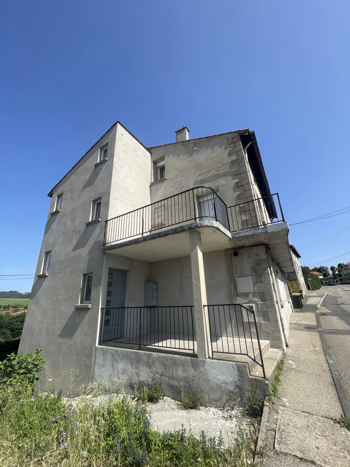 Immeuble rénové de 3 appartements à vendre à Unieux 