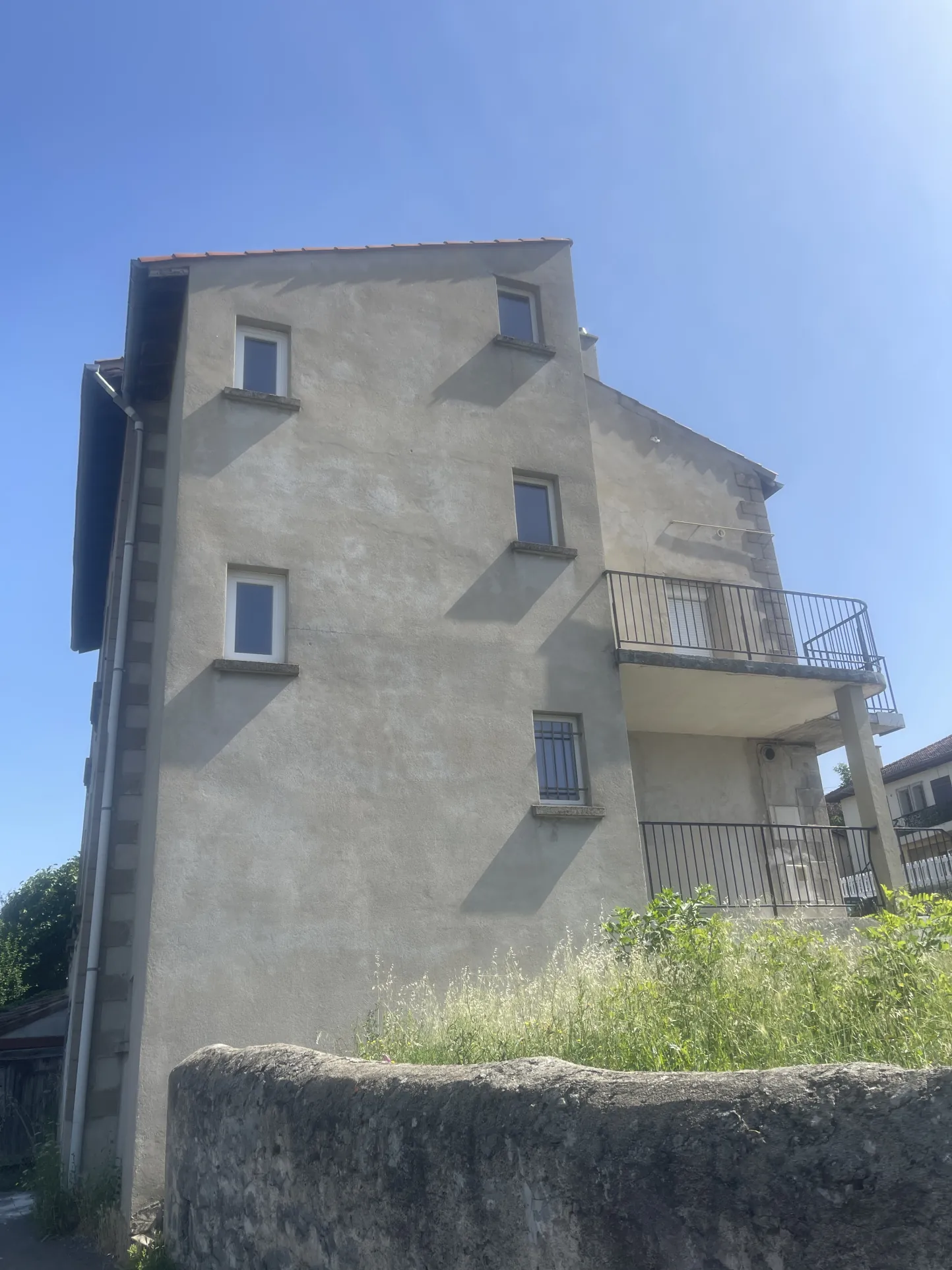 Immeuble rénové de 3 appartements à vendre à Unieux 