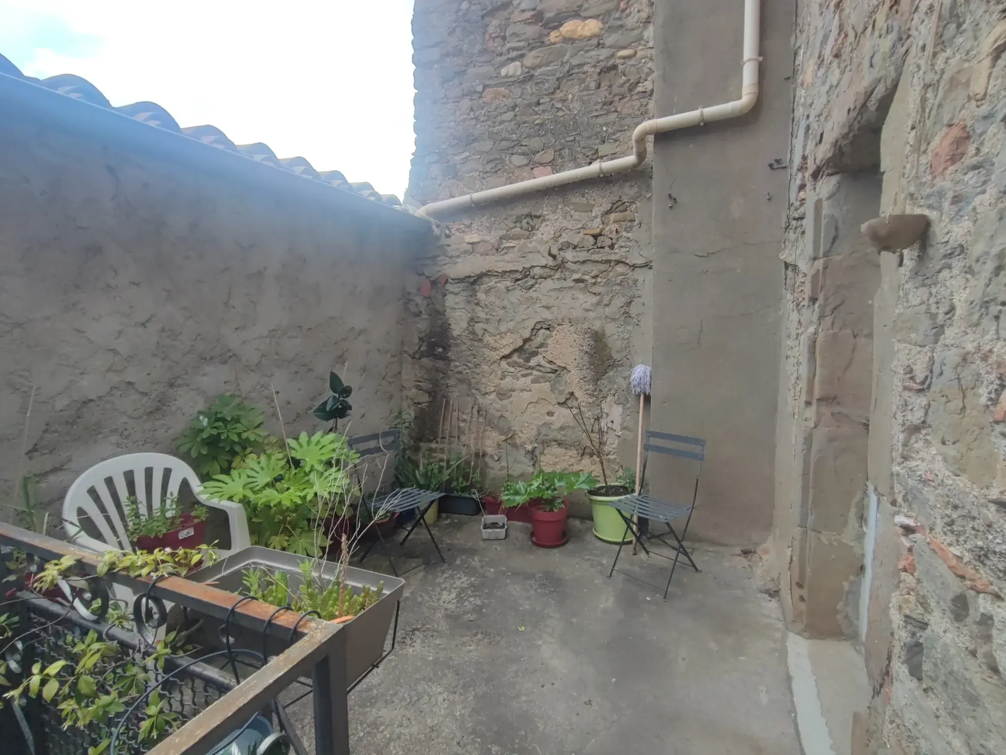 Maison de village avec local commercial à Peyriac Minervois - Investissement rentable 