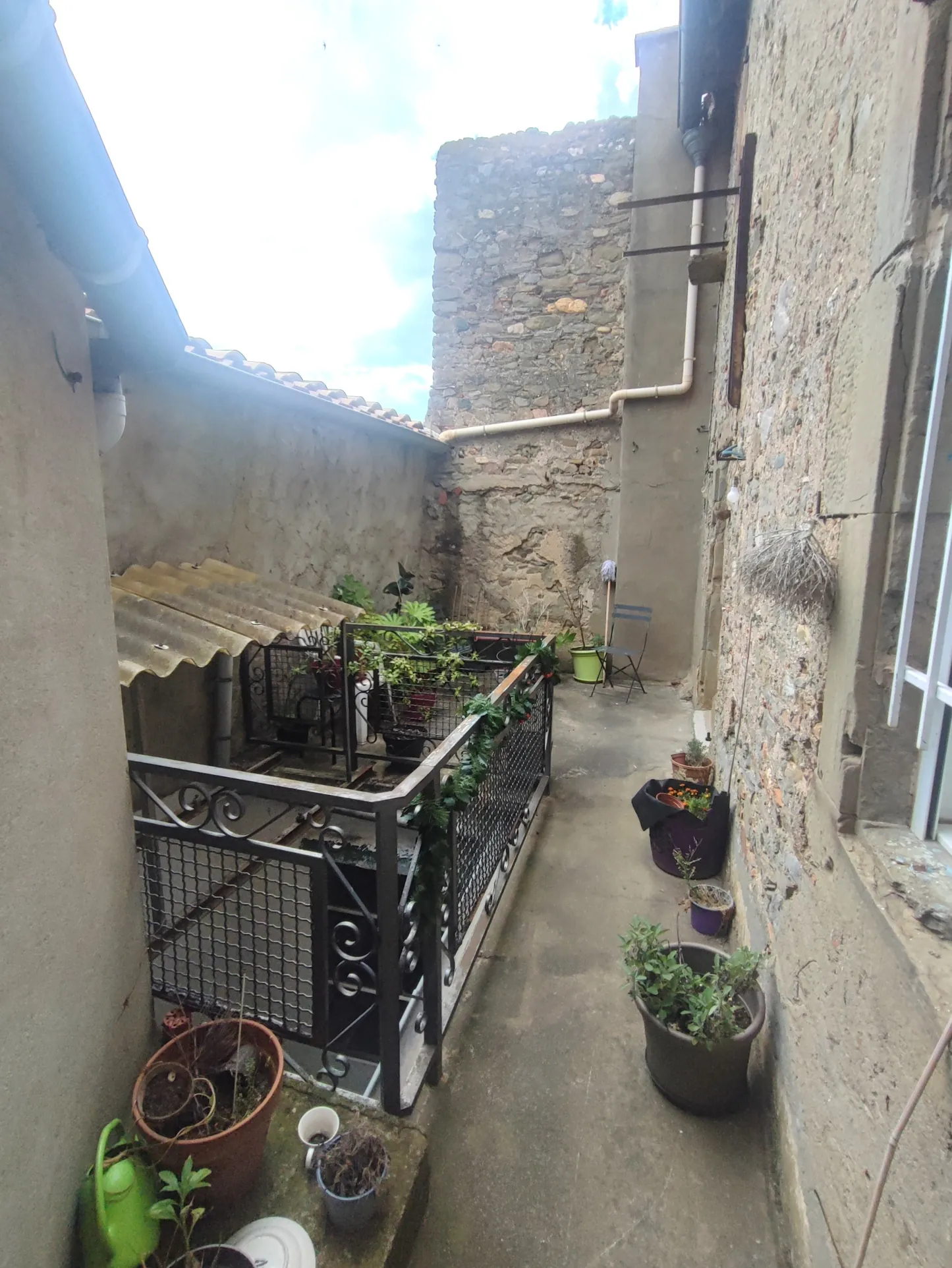 Maison de village avec local commercial à Peyriac Minervois - Investissement rentable 