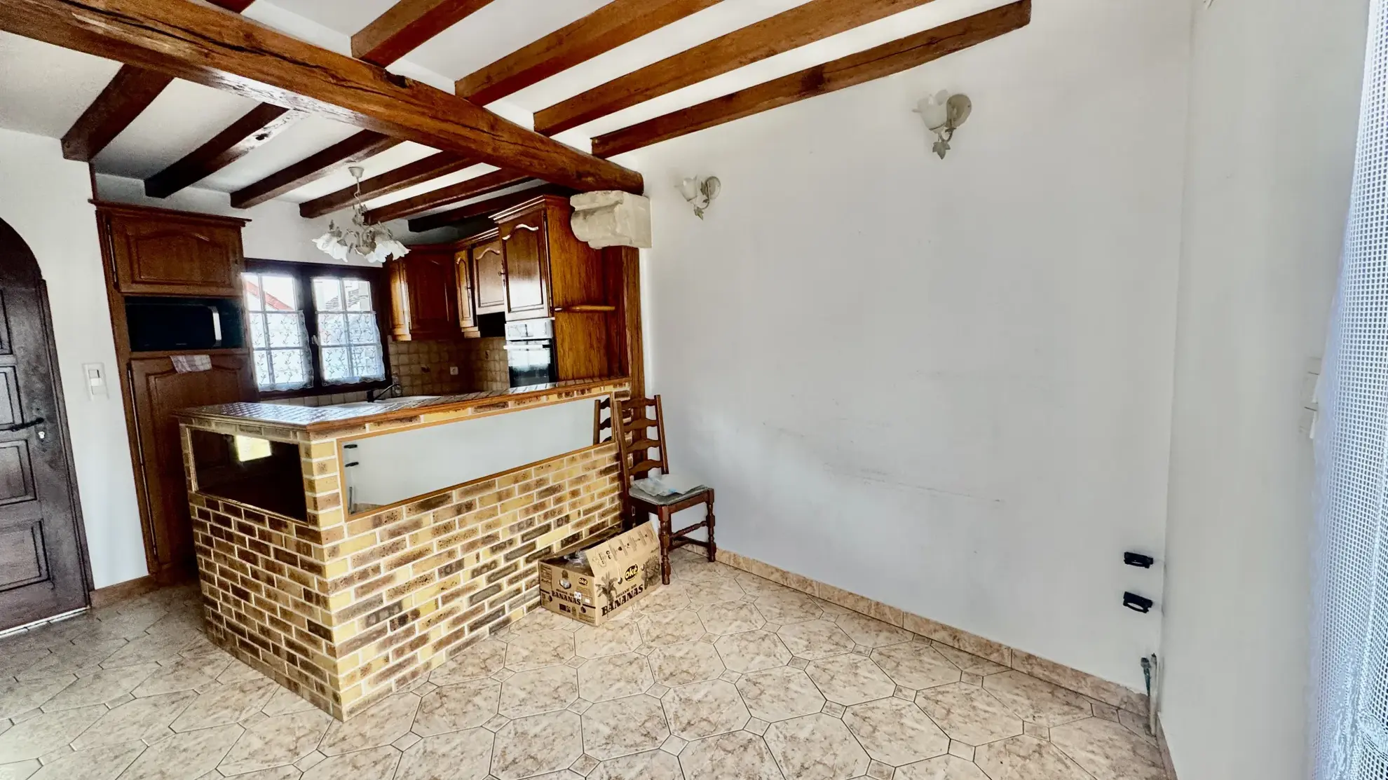 Maison à vendre à Issou avec jardin, garage et potentiel d'extension 