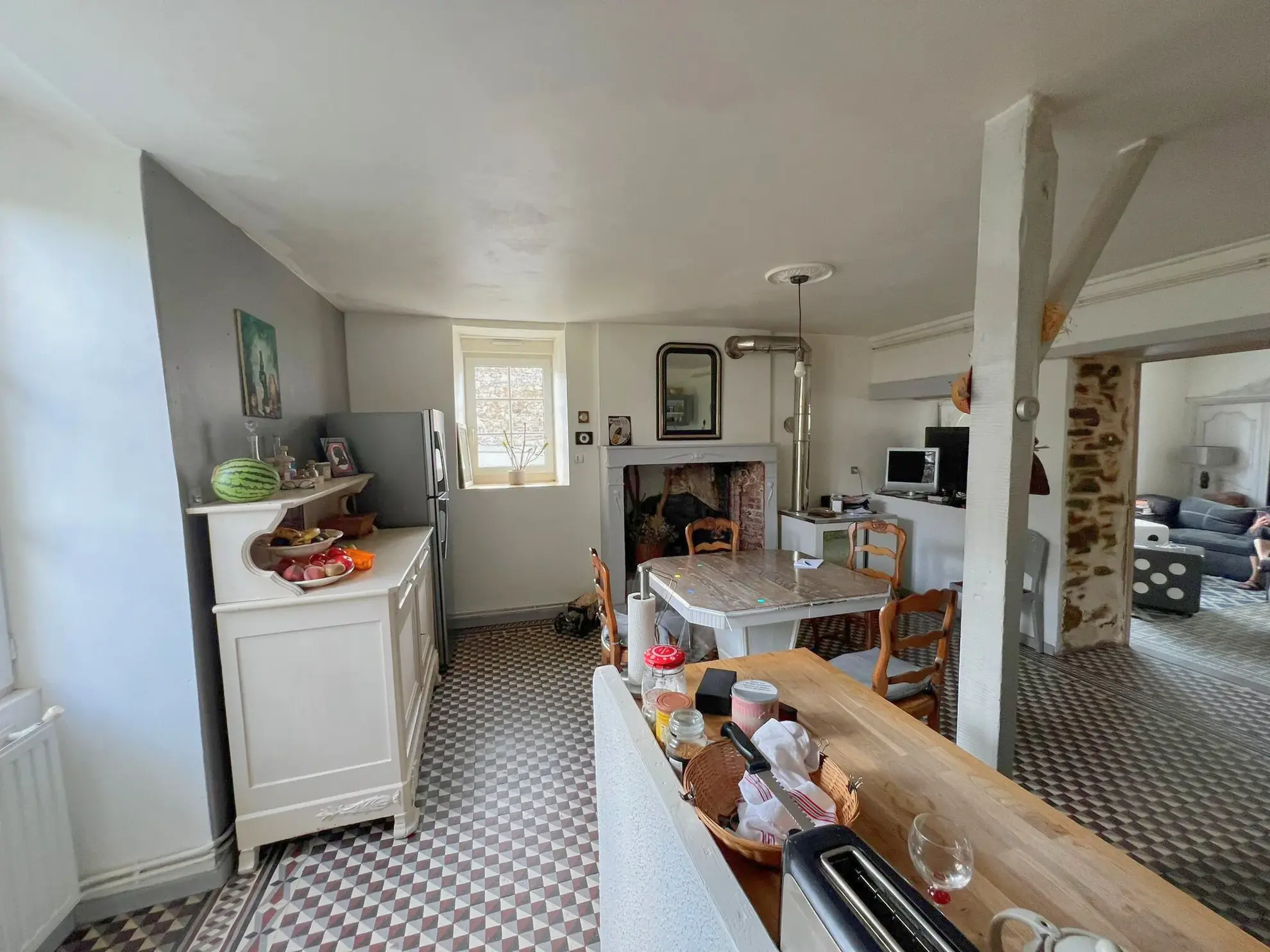 Belle maison en pierre de 135 m2 avec dépendances à Pré-en-Pail 