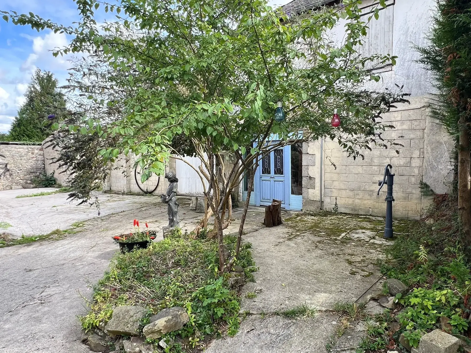 Belle maison en pierre de 135 m2 avec dépendances à Pré-en-Pail 