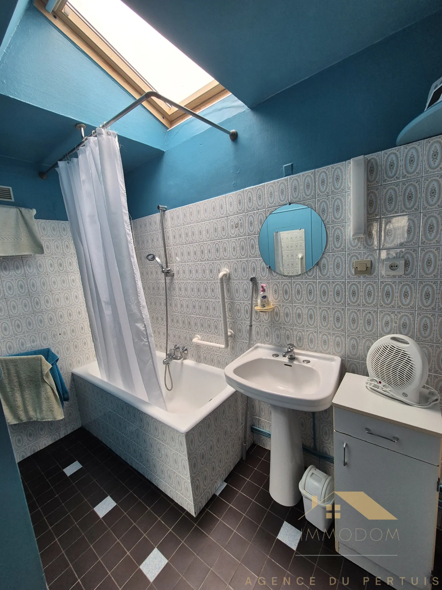 Immeuble d'habitation à vendre en centre-ville de Fouras, idéal investisseur ou famille 