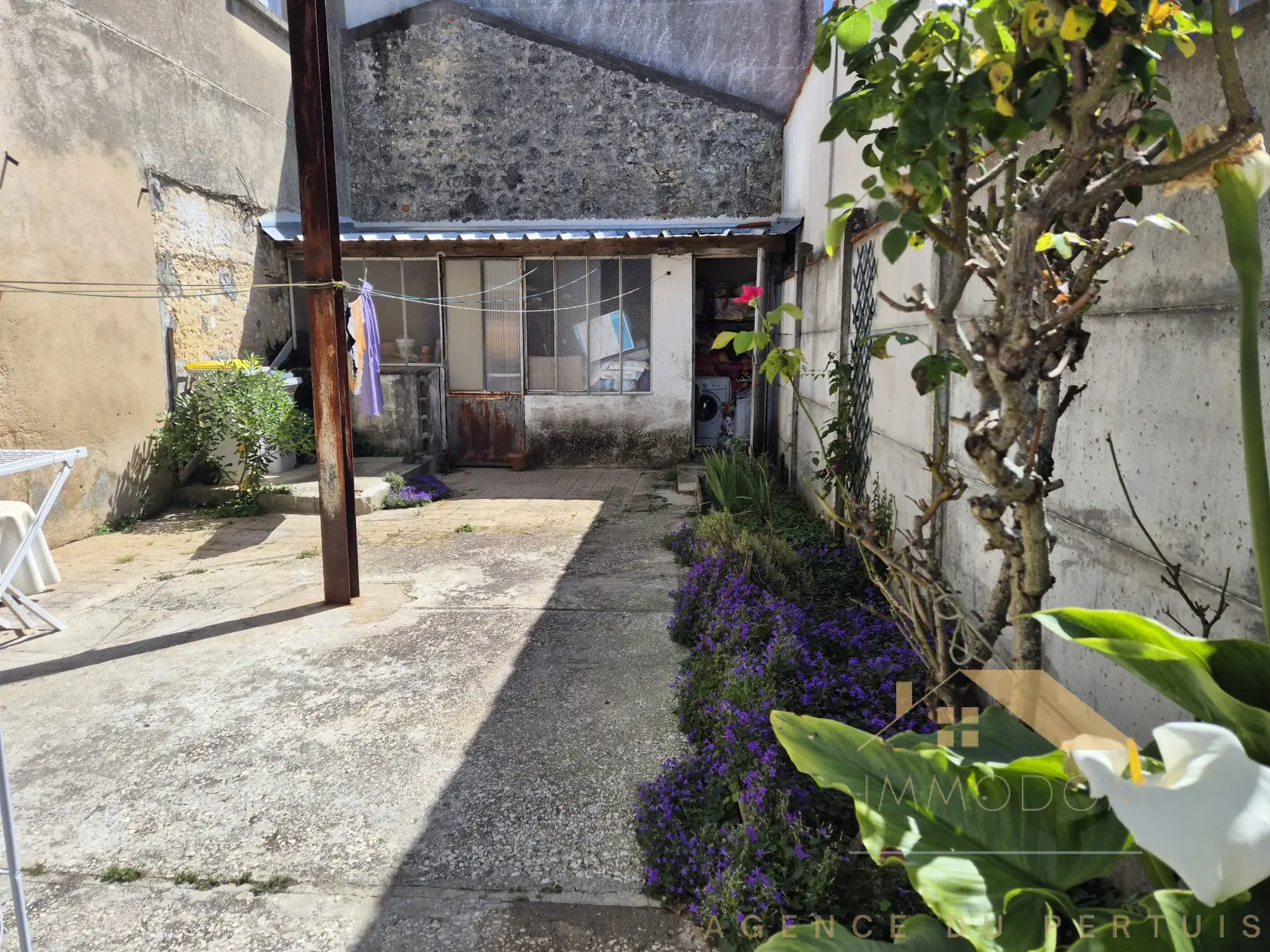 Immeuble d'habitation à vendre en centre-ville de Fouras, idéal investisseur ou famille 