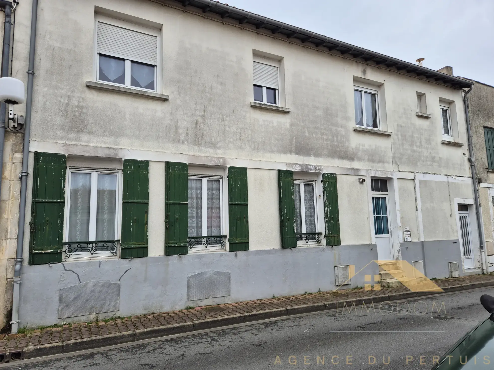 Immeuble d'habitation à vendre en centre-ville de Fouras, idéal investisseur ou famille