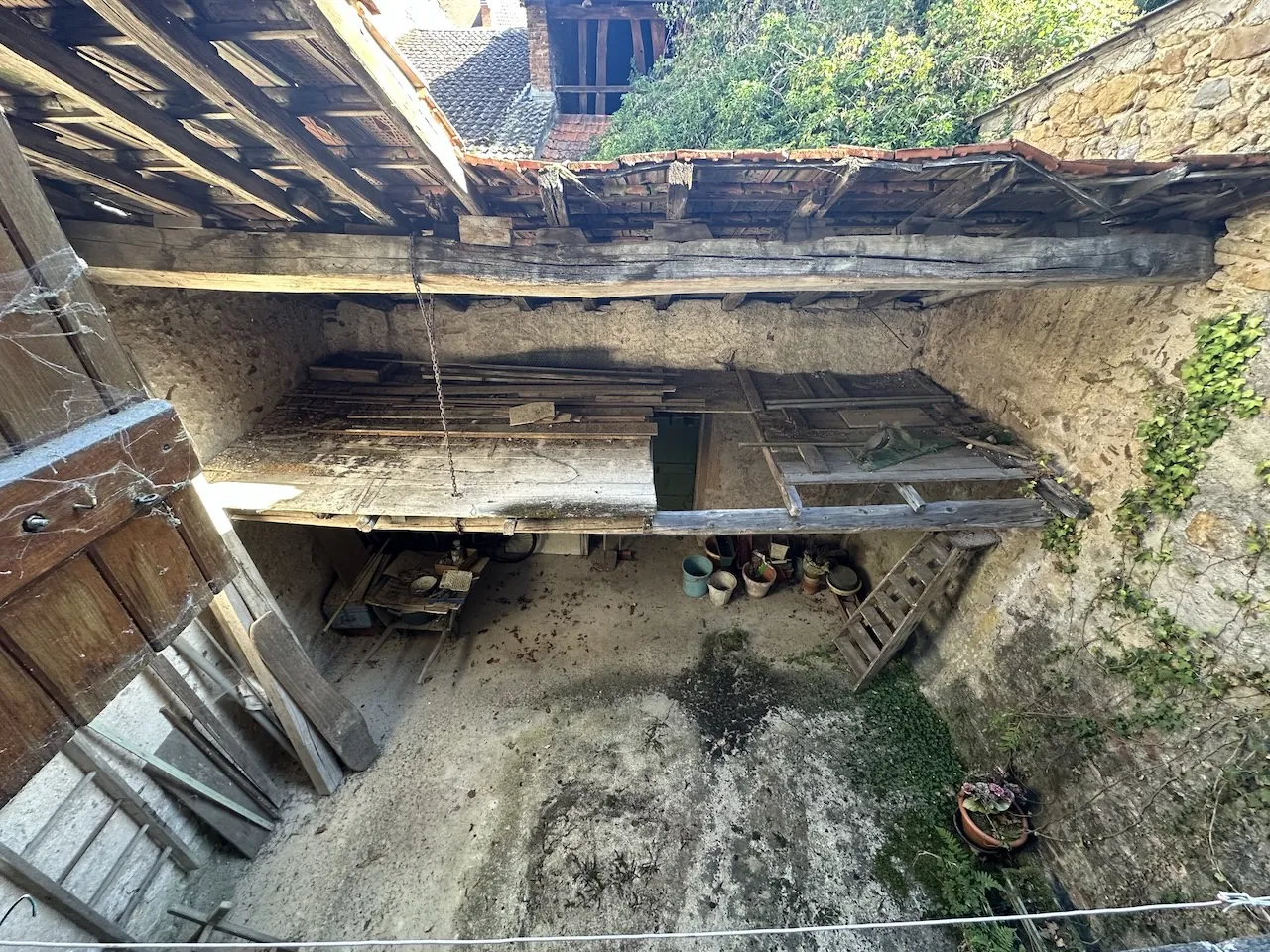 Maison de ville de 100 m² à Marcigny avec garage et cour semi-couverte 