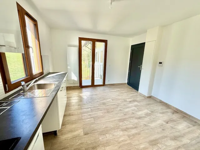 Studio à Eloise (01200) avec balcon, cave et parking extérieur - 20 m² 