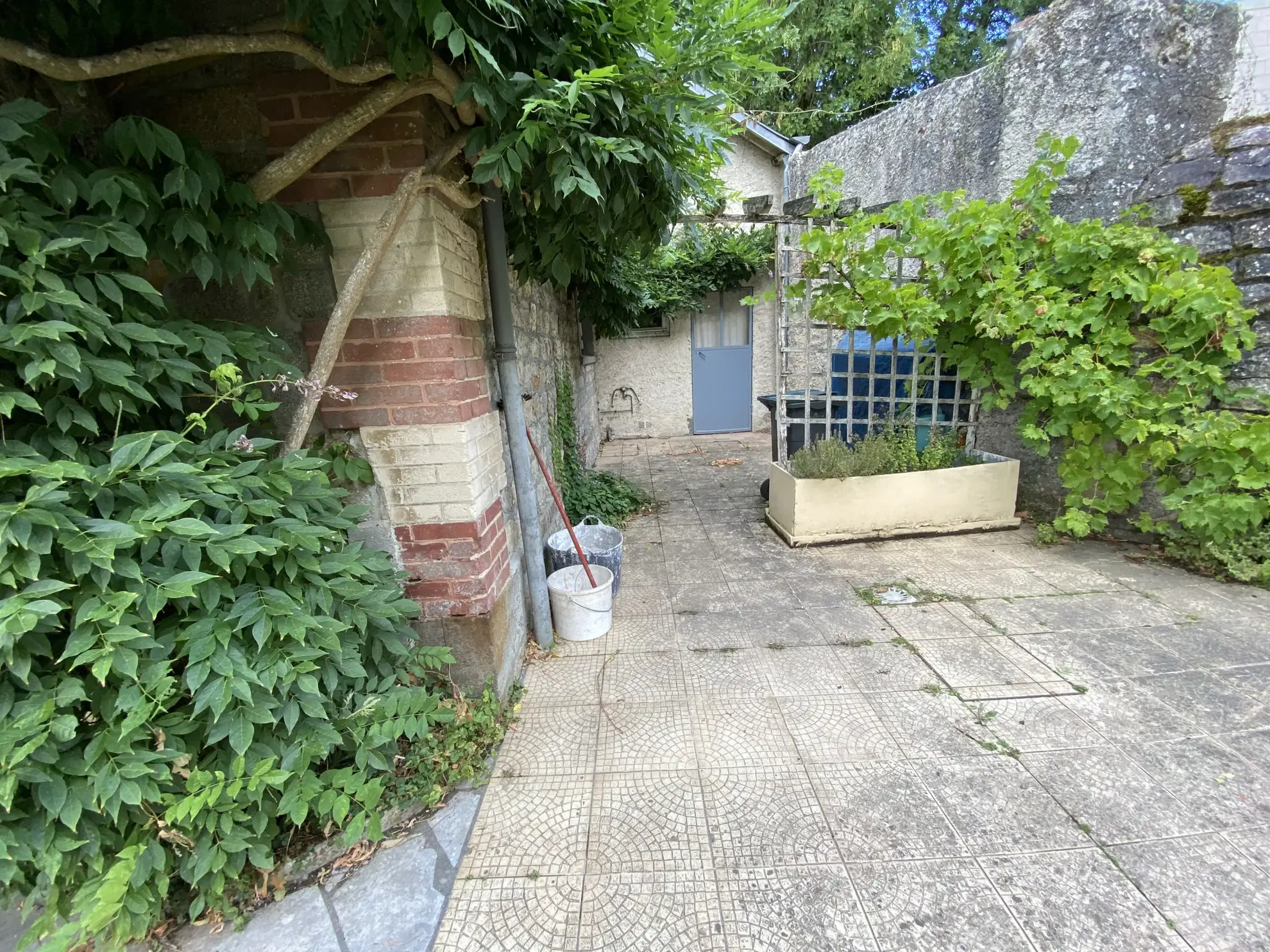 Villa lumineuse avec jardin et parking privé à La Ferté Macé - Opportunité à ne pas manquer 