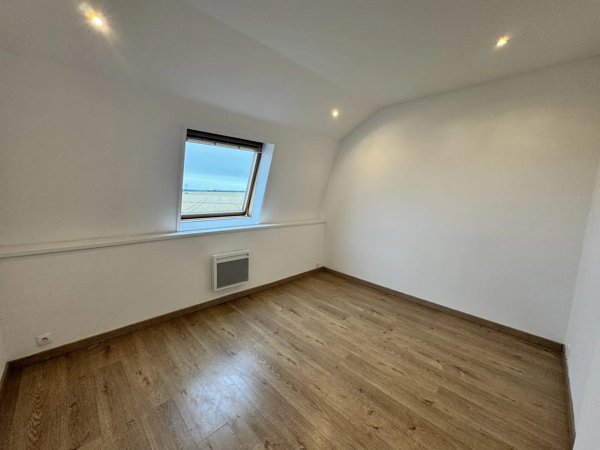 Maison rénovée à Helesmes – 2 chambres, terrasse et jardin proche des champs 