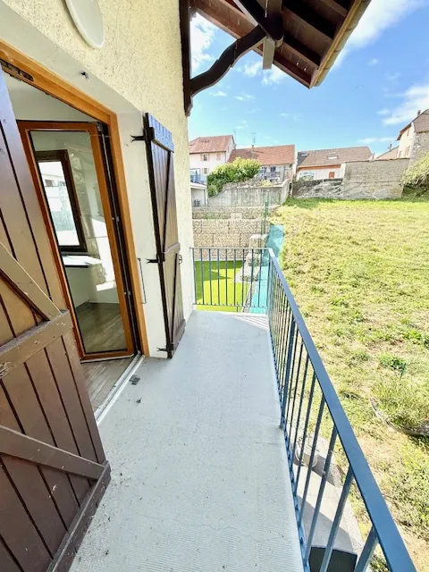 Studio à Eloise (01200) avec balcon, cave et parking extérieur - 20 m²