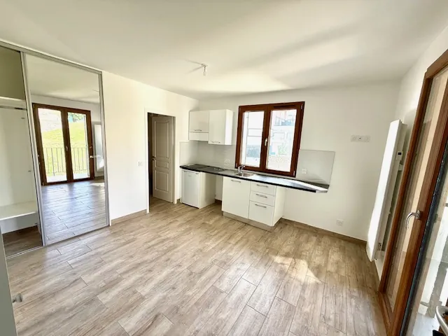 Studio à Eloise (01200) avec balcon, cave et parking extérieur - 20 m² 