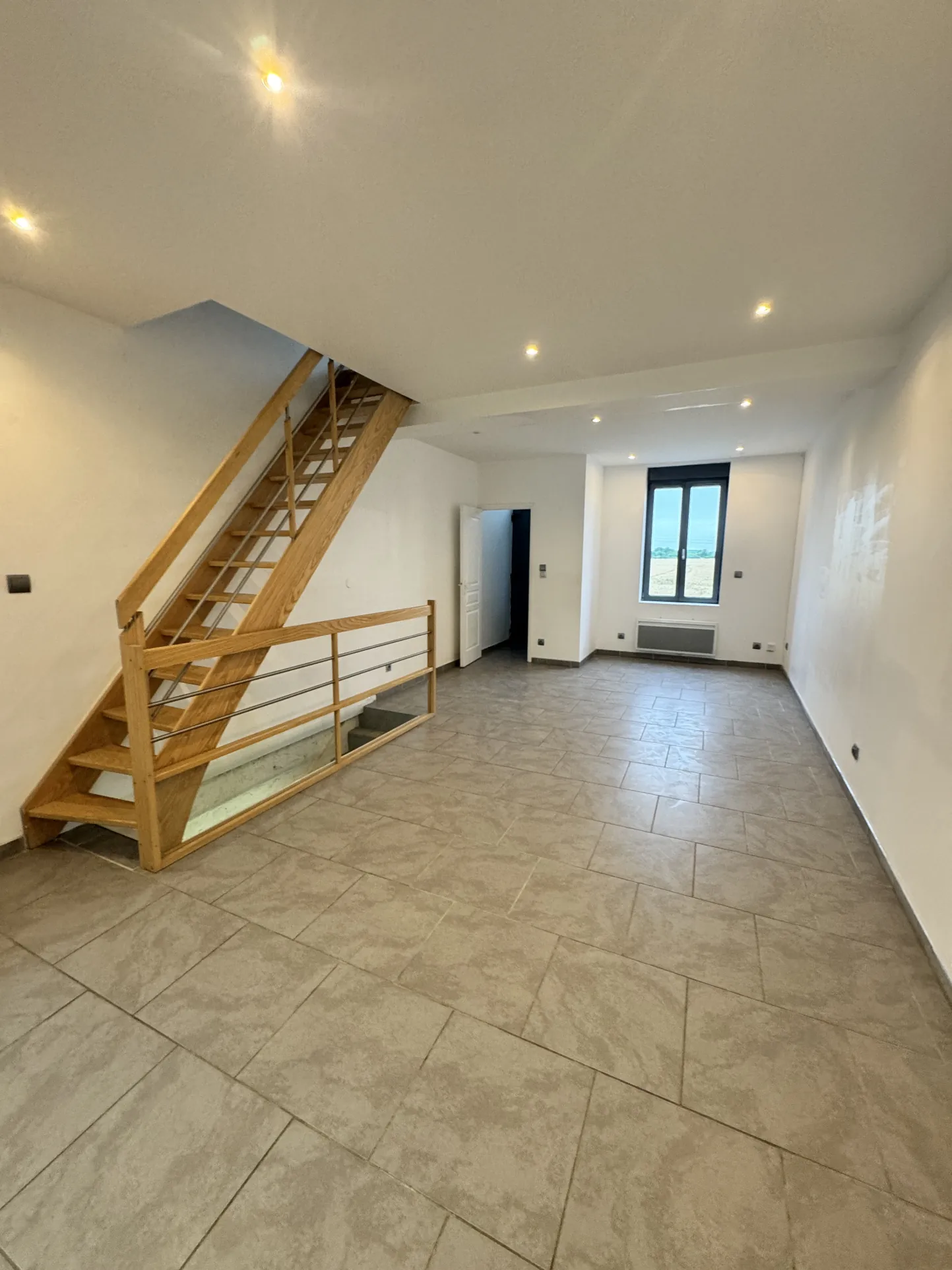 Maison rénovée à Helesmes – 2 chambres, terrasse et jardin proche des champs 