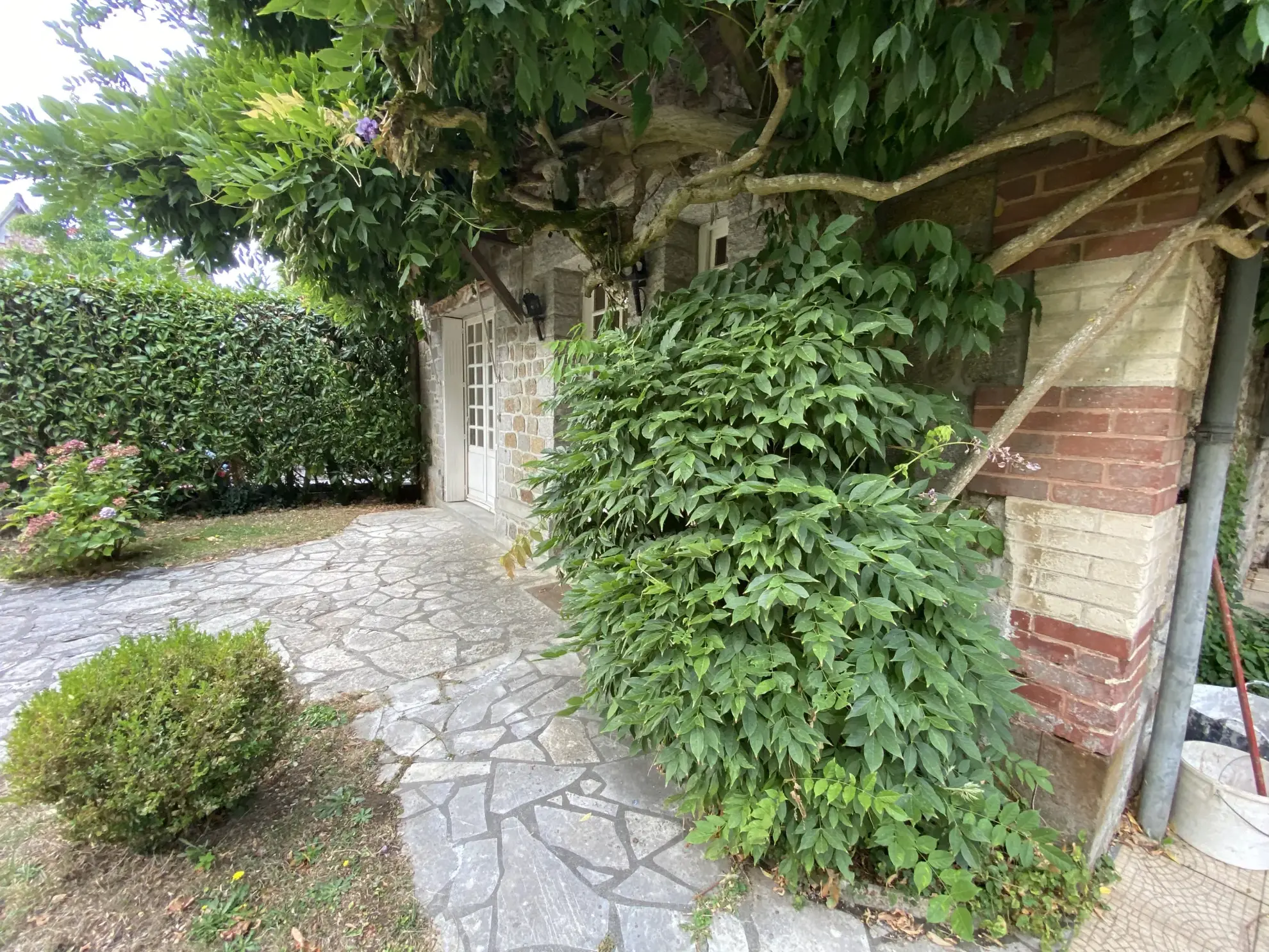 Villa lumineuse avec jardin et parking privé à La Ferté Macé - Opportunité à ne pas manquer 