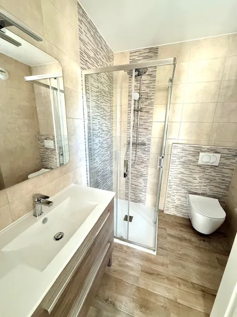 Studio à Eloise (01200) avec balcon, cave et parking extérieur - 20 m² 