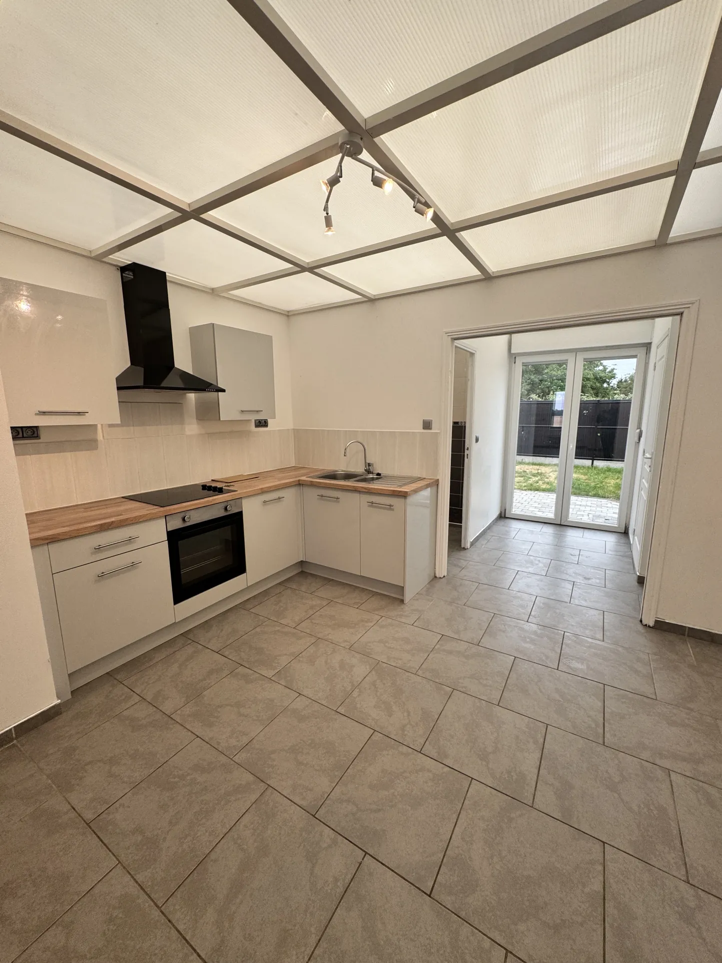 Maison rénovée à Helesmes – 2 chambres, terrasse et jardin proche des champs