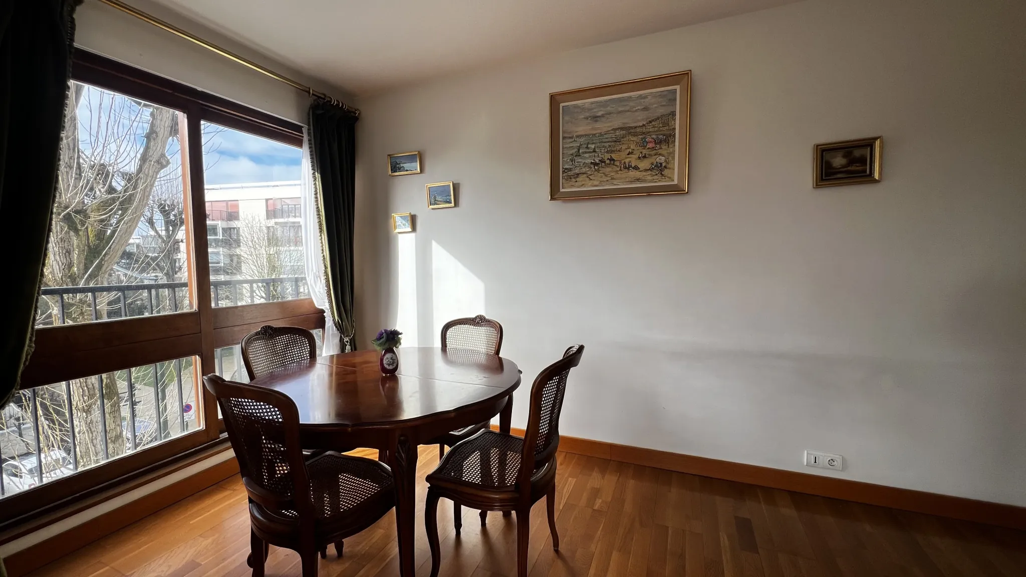 Appartement 64 m² avec cave et box en sous-sol au Le Chesnay 