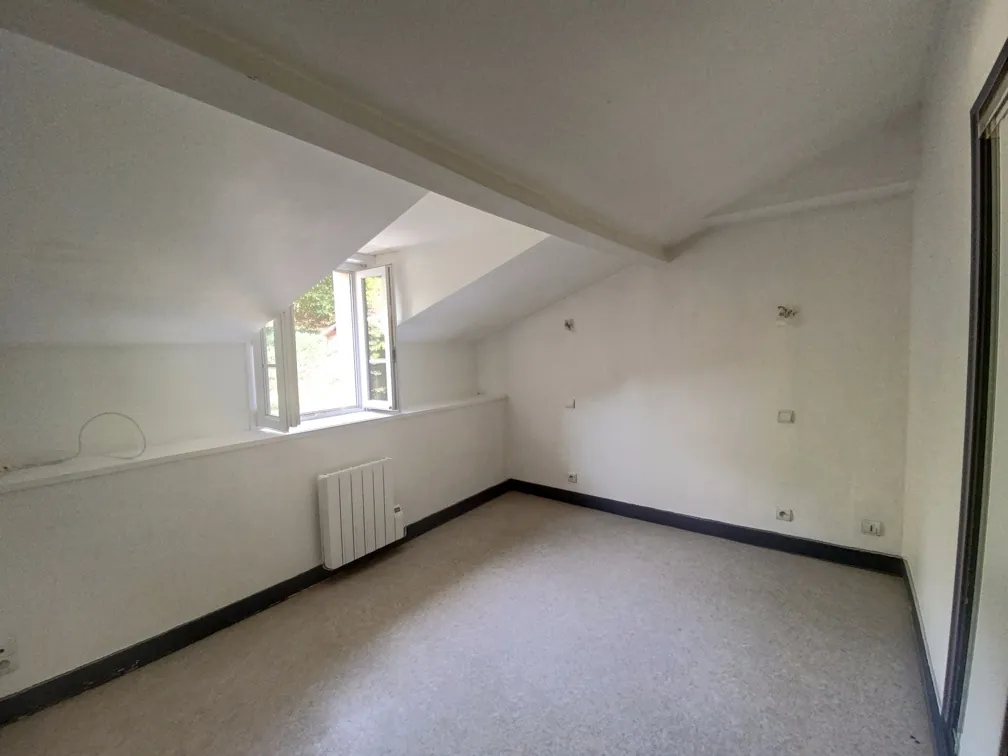 Maison en pierre rénovée de 80 m² avec dépendances en Dordogne, proche Périgueux et Bergerac 