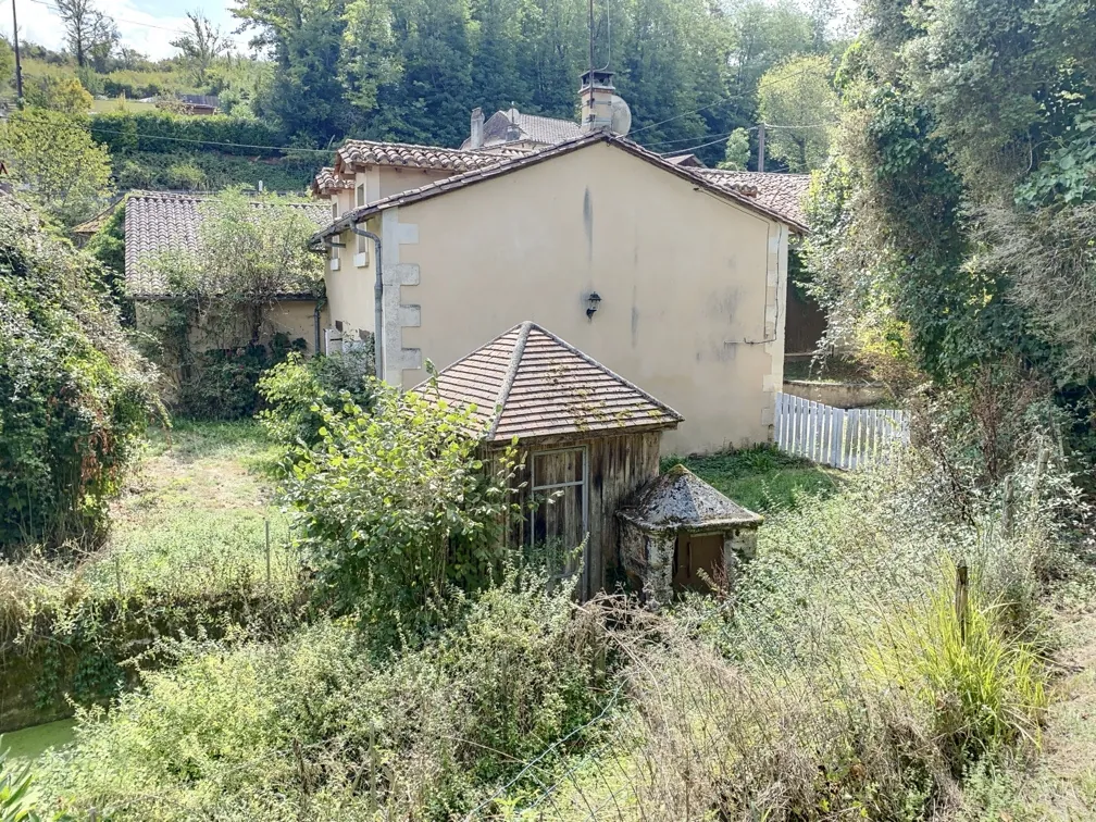 Maison en pierre rénovée de 80 m² avec dépendances en Dordogne, proche Périgueux et Bergerac 