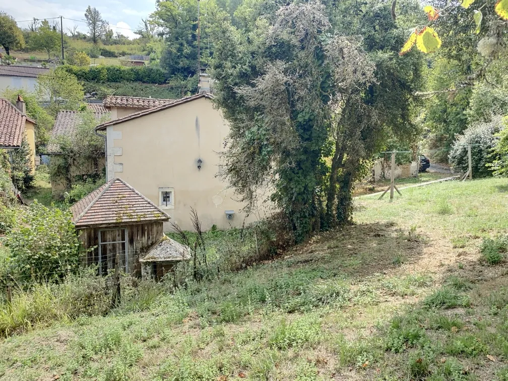 Maison en pierre rénovée de 80 m² avec dépendances en Dordogne, proche Périgueux et Bergerac 