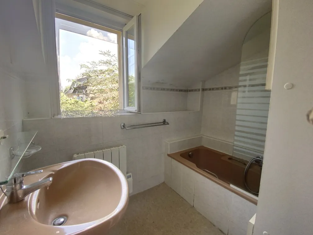 Maison en pierre rénovée de 80 m² avec dépendances en Dordogne, proche Périgueux et Bergerac 