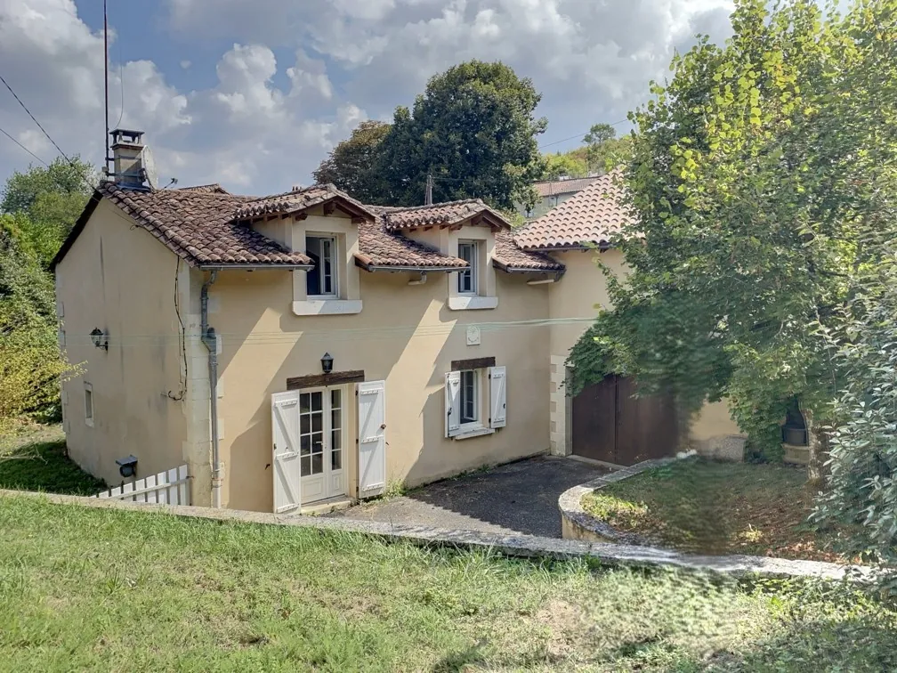 Maison en pierre rénovée de 80 m² avec dépendances en Dordogne, proche Périgueux et Bergerac