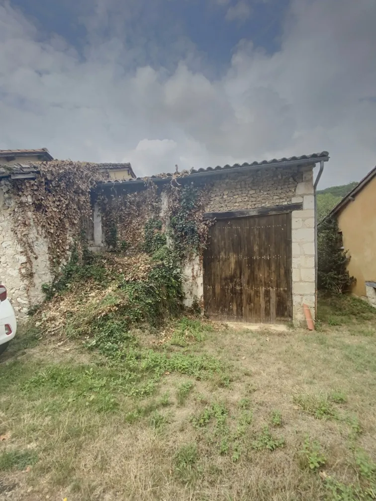 Maison en pierre rénovée de 80 m² avec dépendances en Dordogne, proche Périgueux et Bergerac 