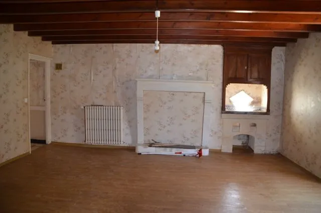 Ancienne ferme en pierres à rénover à Saint Jean d'Hermine - 138 m² 