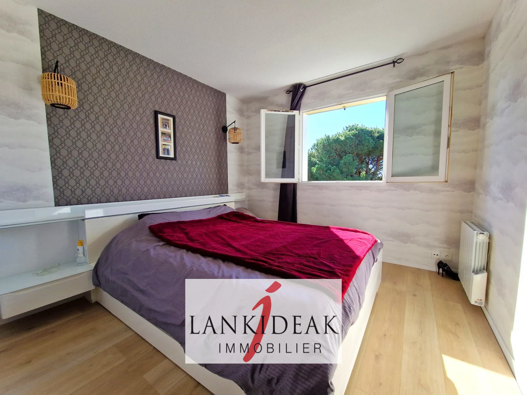 Bel appartement T2 bis avec terrasse, piscine et vue golf à Bassussarry 