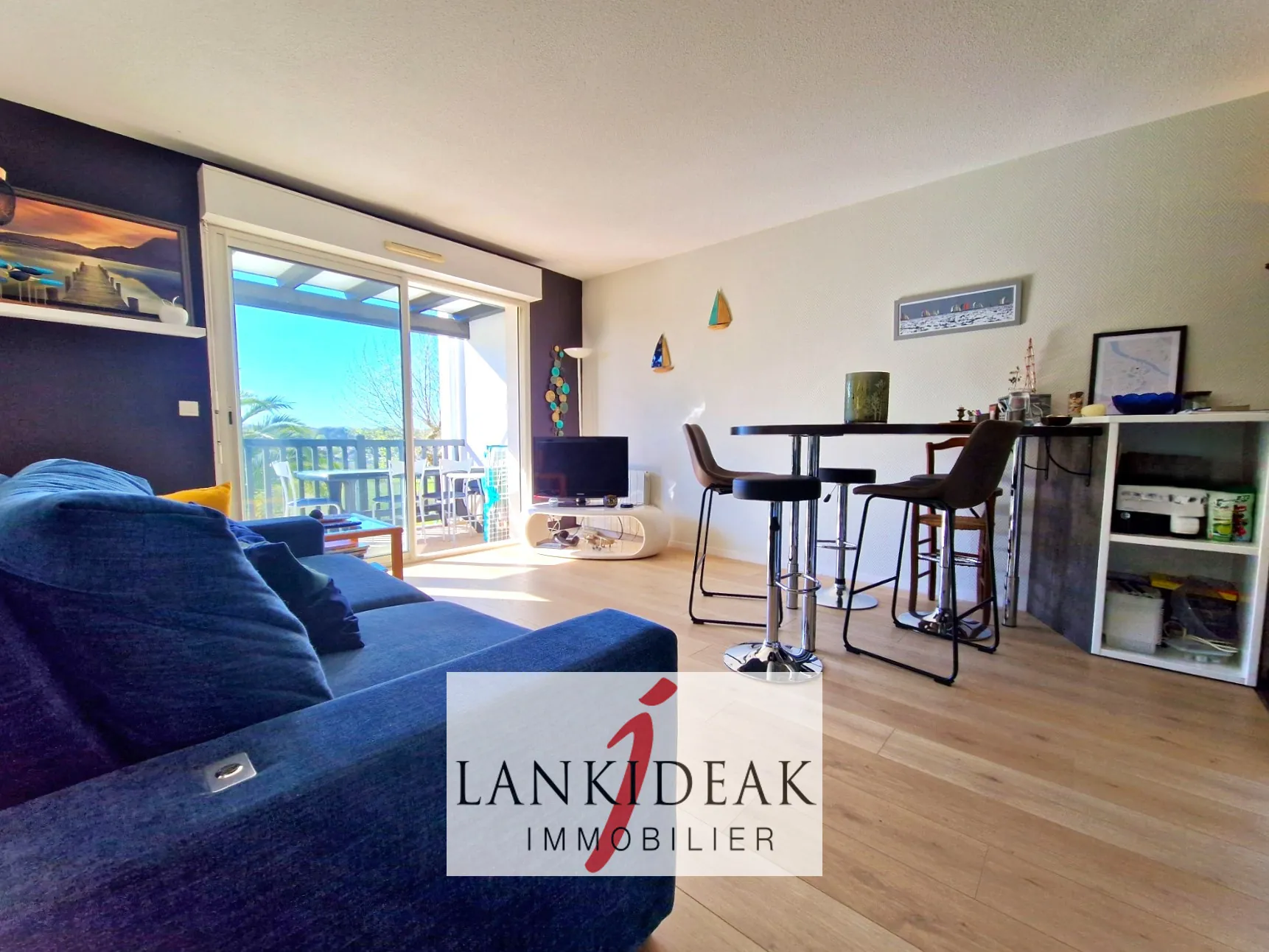 Bel appartement T2 bis avec terrasse, piscine et vue golf à Bassussarry 