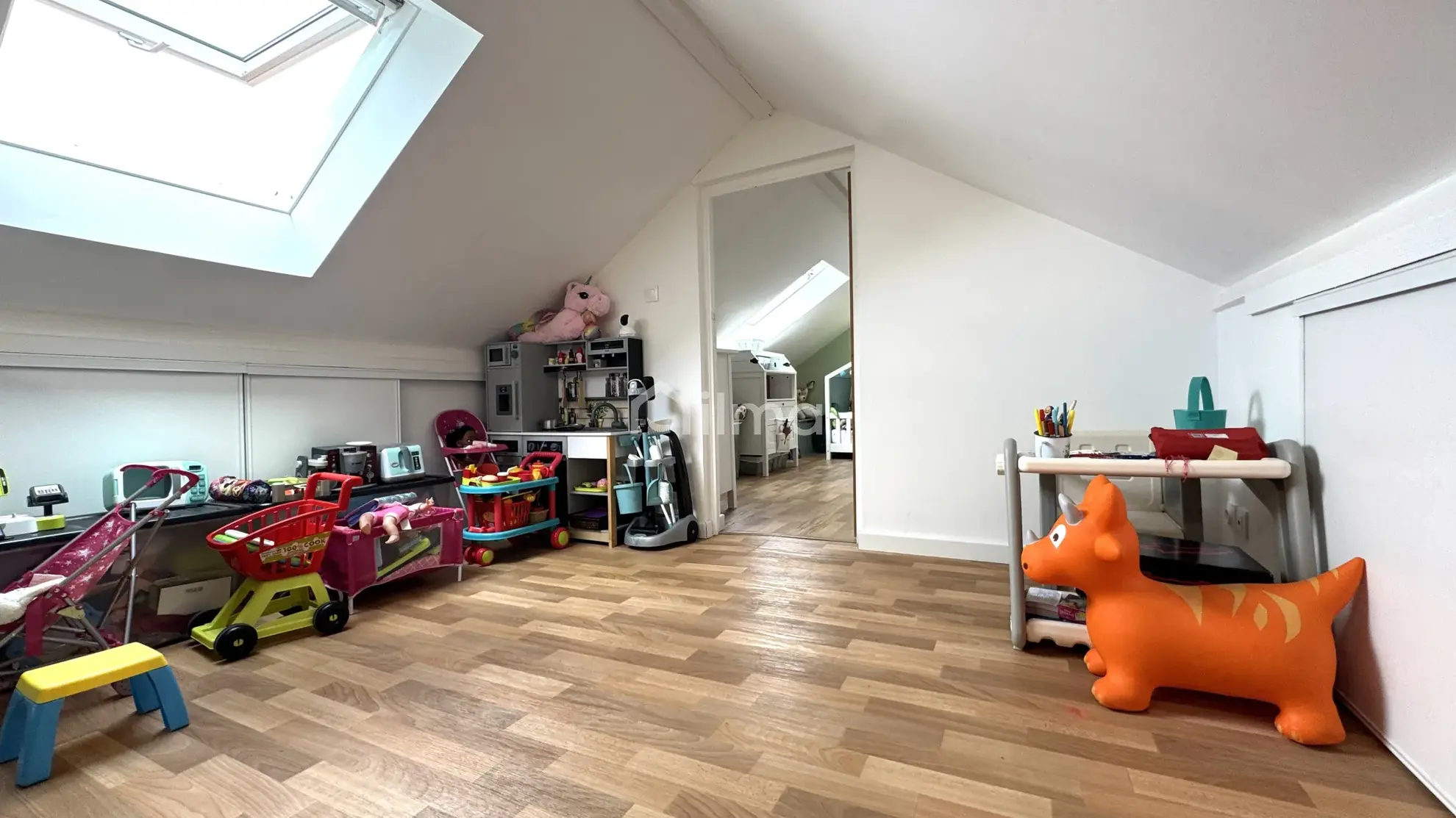 Charmante maison rénovée avec vue dégagée et grand terrain à Saint-Jean-les-Deux-Jumeaux 