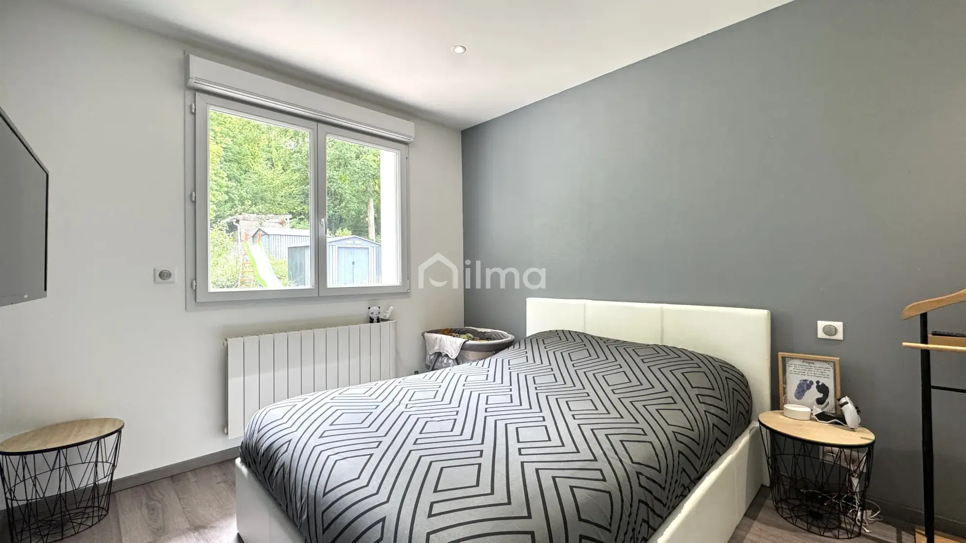 Charmante maison rénovée avec vue dégagée et grand terrain à Saint-Jean-les-Deux-Jumeaux 