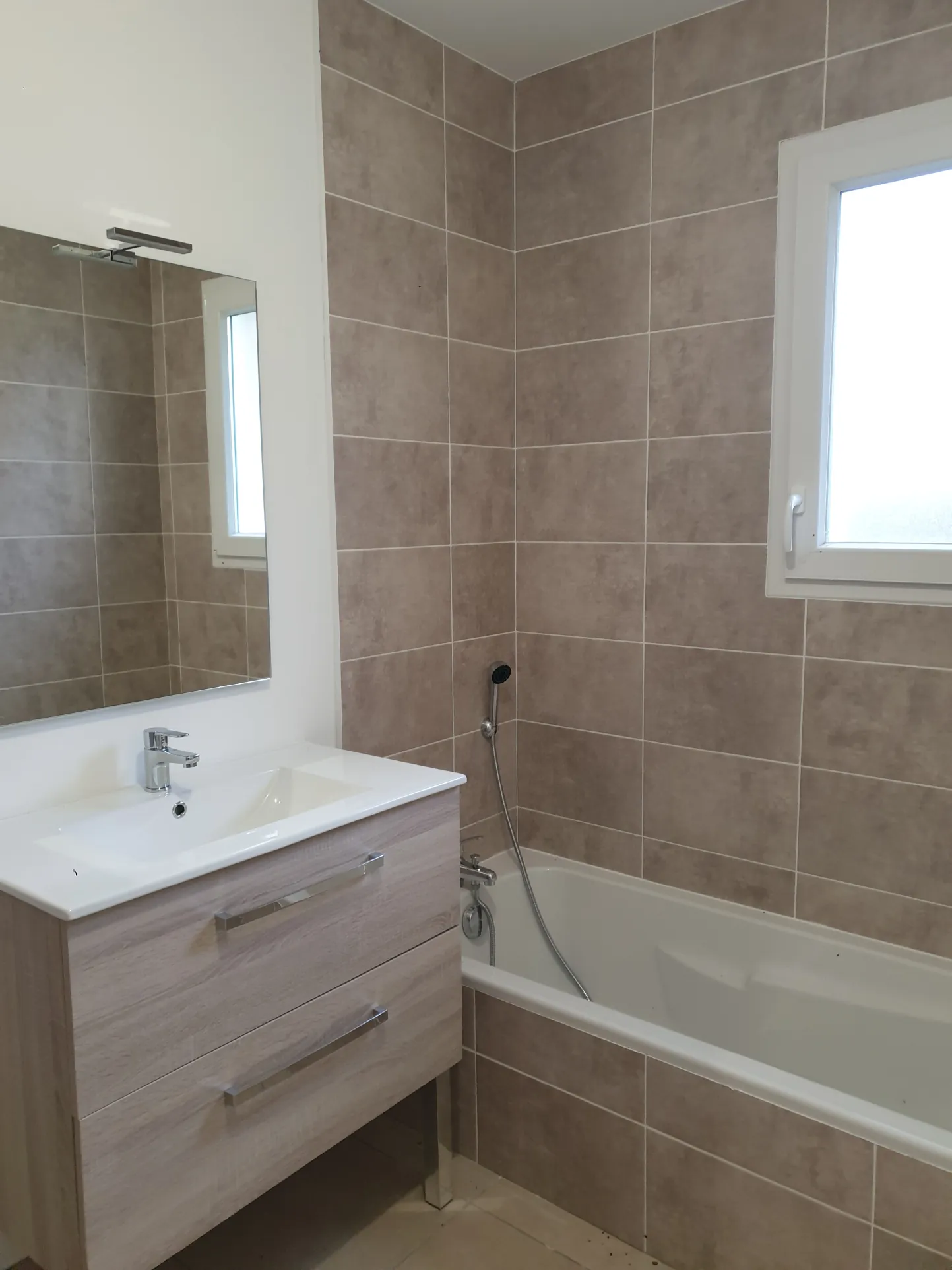 Maison neuve de 90 m² à Sennece-lès-Mâcon avec 3 chambres et terrain de 460 m² 