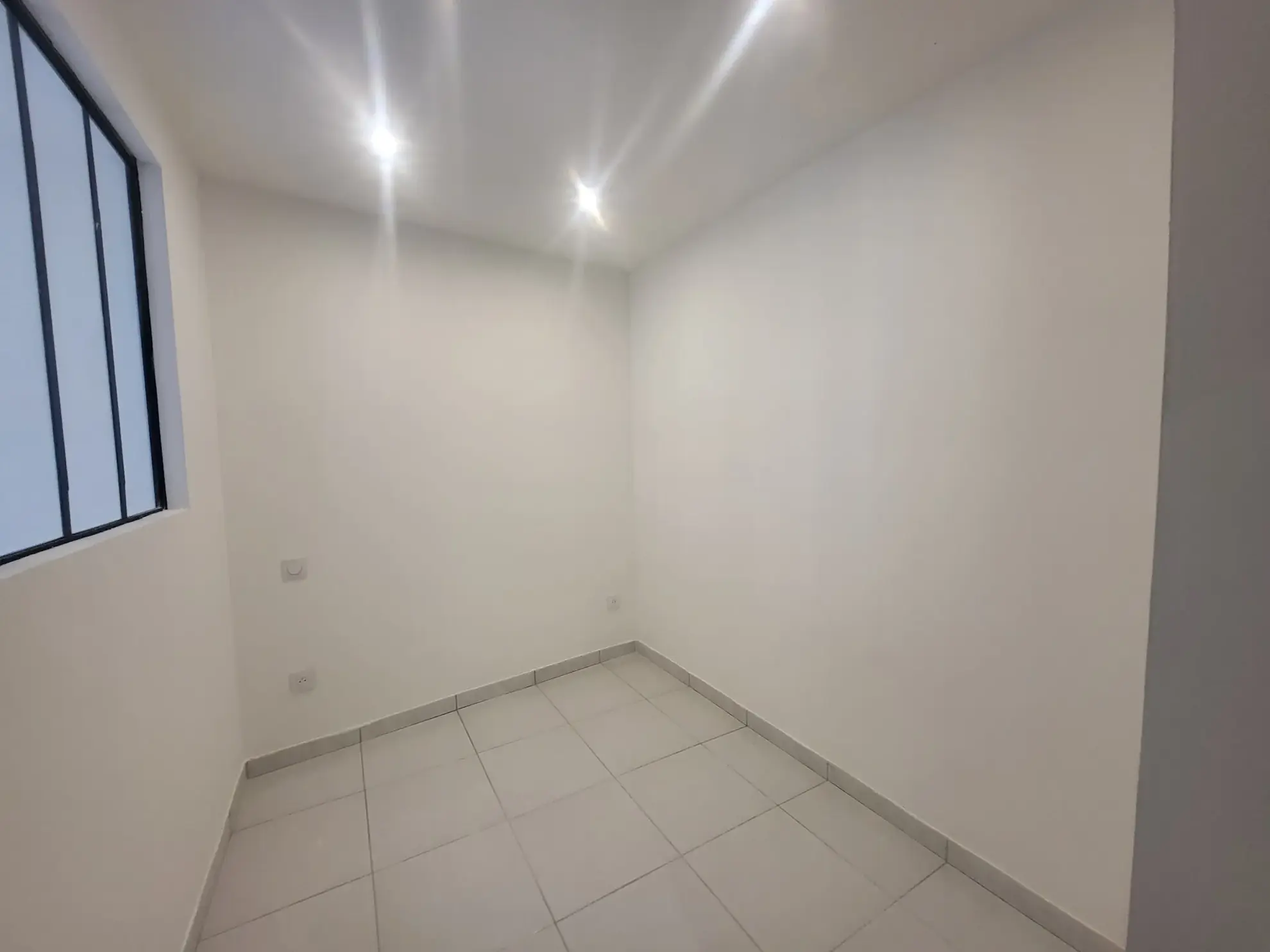 Maison de ville rénovée à Florensac - 40m² avec pièce de vie et étage 