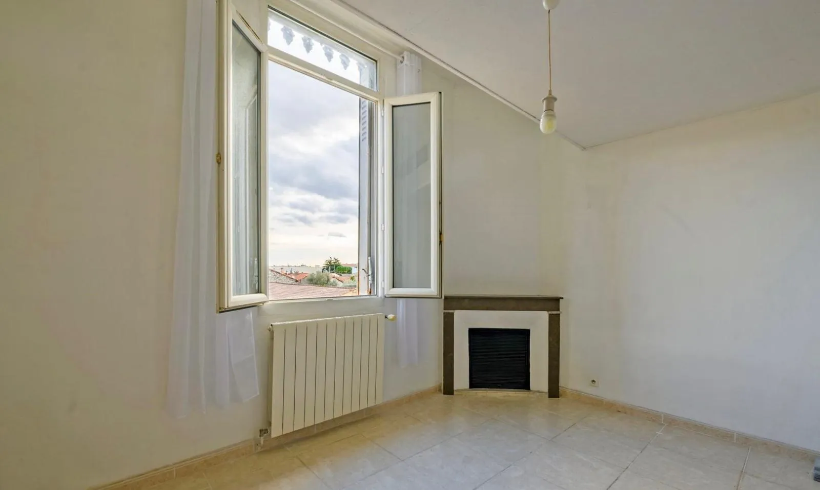Maison de ville en triplex à Nîmes de 90 m2 avec terrasse exposée sud 