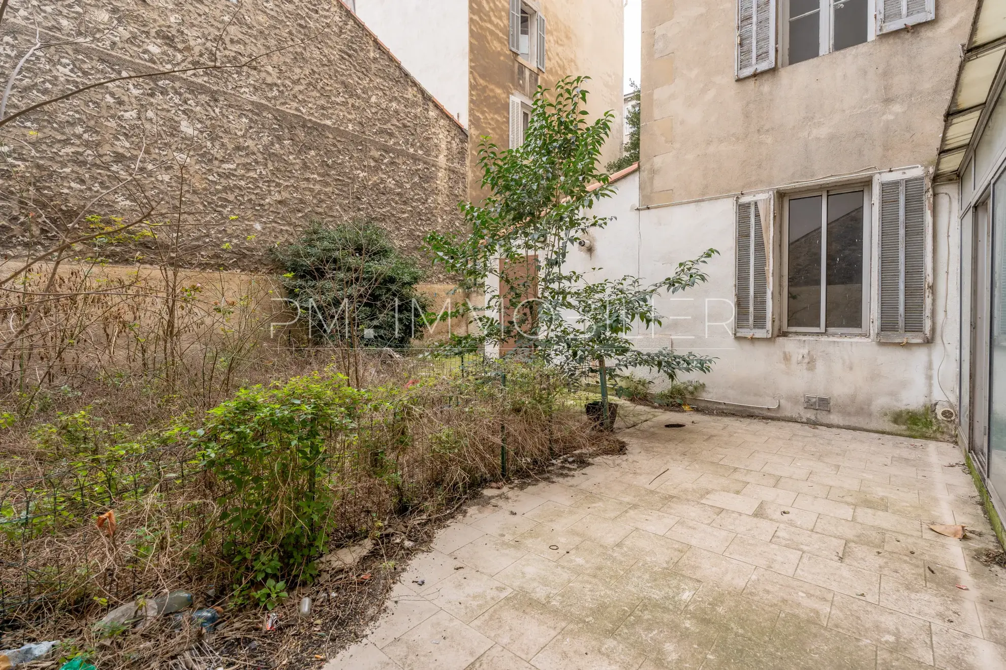Appartement à rénover avec jardin à Marseille, quartier Sakakini / La Timone