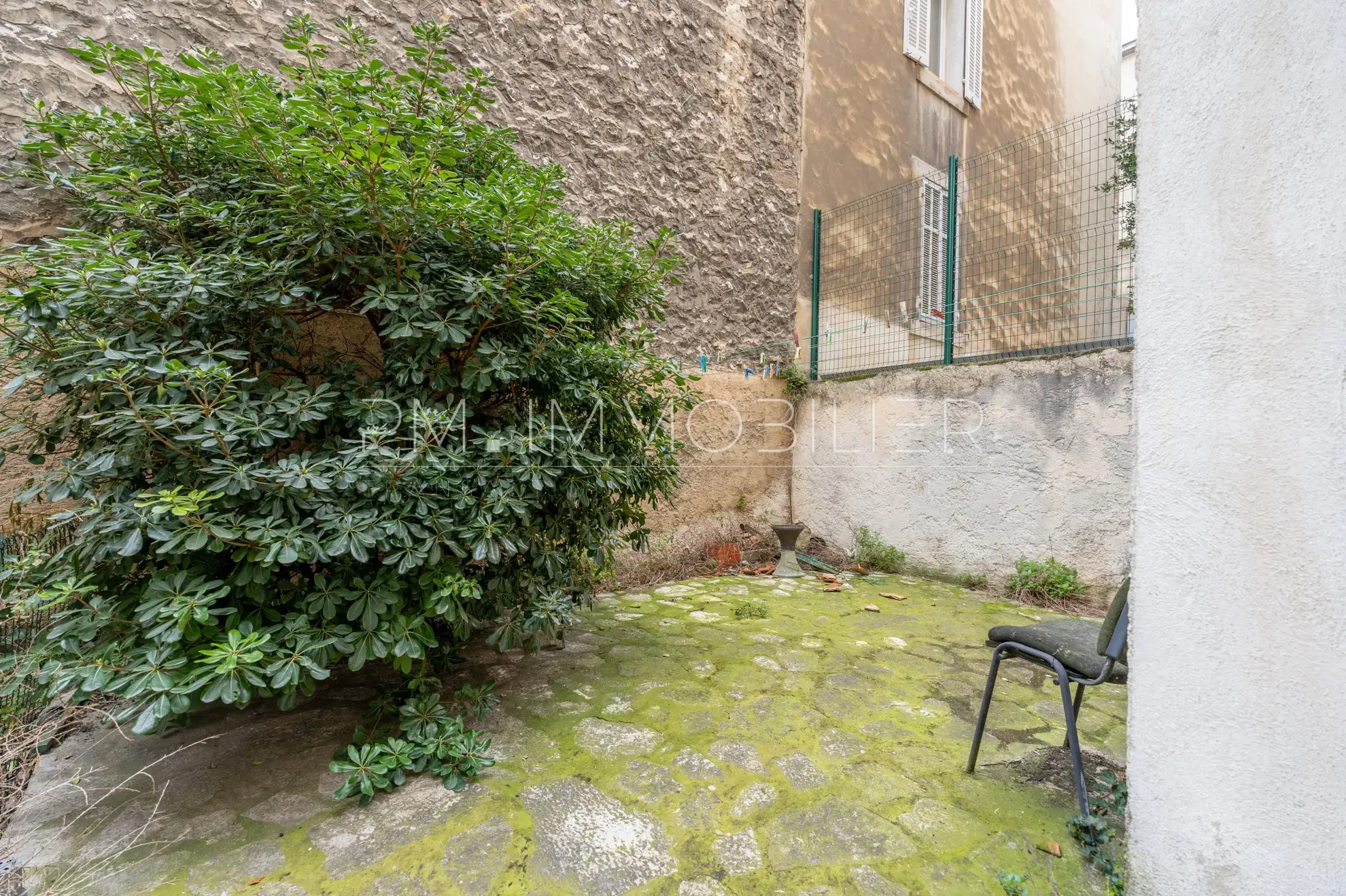 Appartement à rénover avec jardin à Marseille, quartier Sakakini / La Timone 