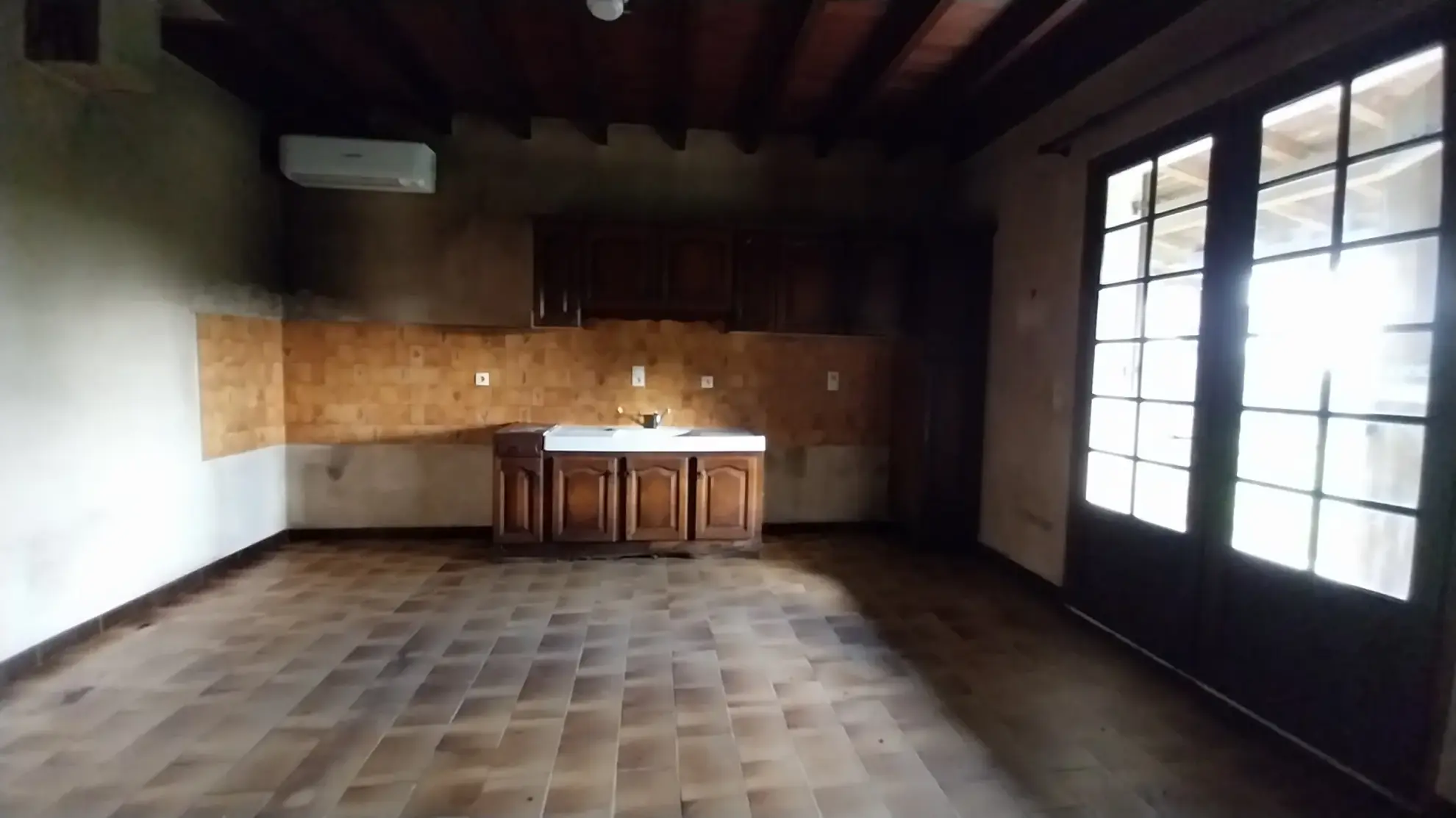 Ensemble immobilier rural de 2 hectares avec maison et dépendances à Saint Laurent des Hommes 