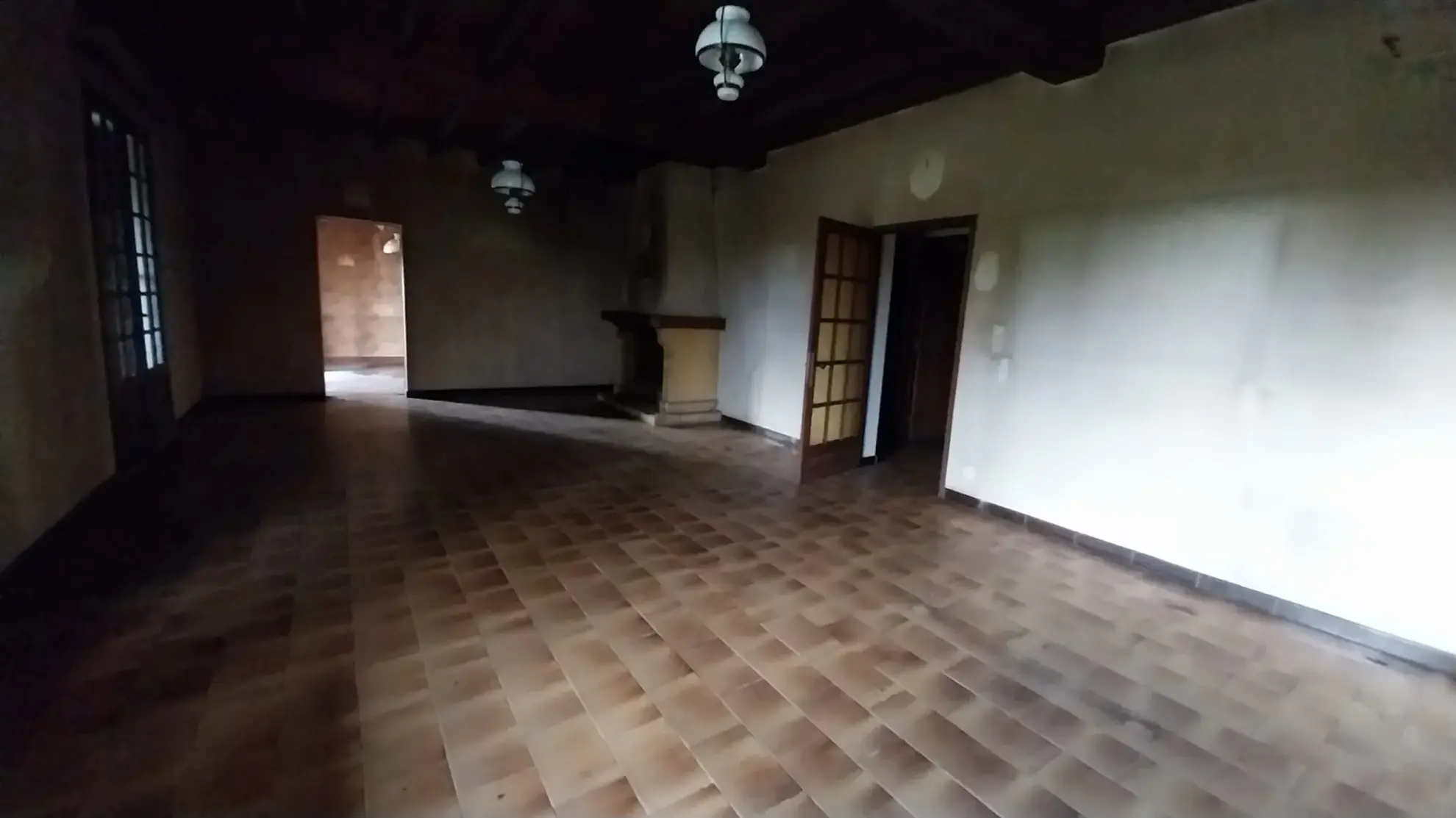 Ensemble immobilier rural de 2 hectares avec maison et dépendances à Saint Laurent des Hommes 