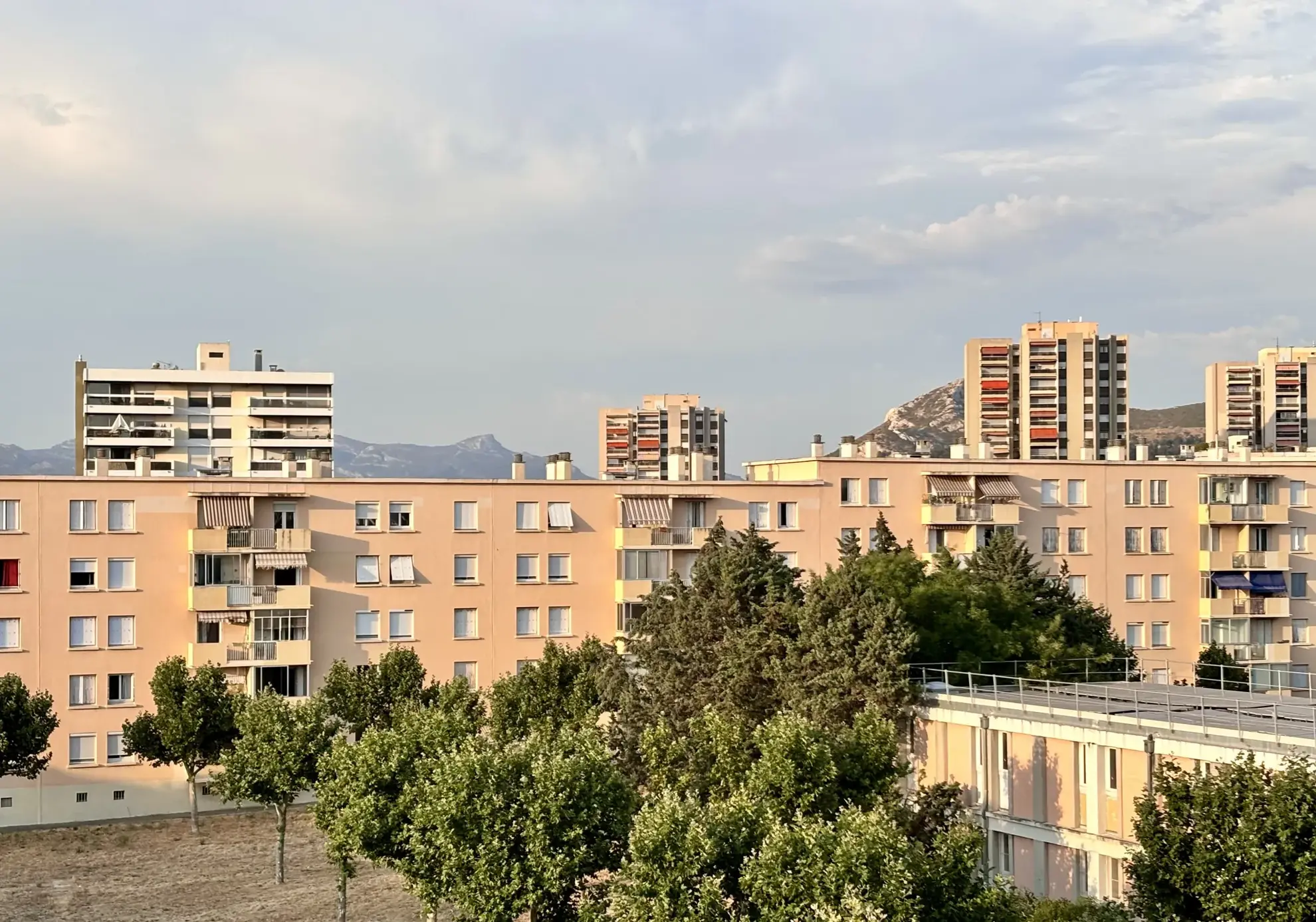 Appartement T4 de 68 m² à Marseille 10e avec vue dégagée, idéal pour investissement locatif 