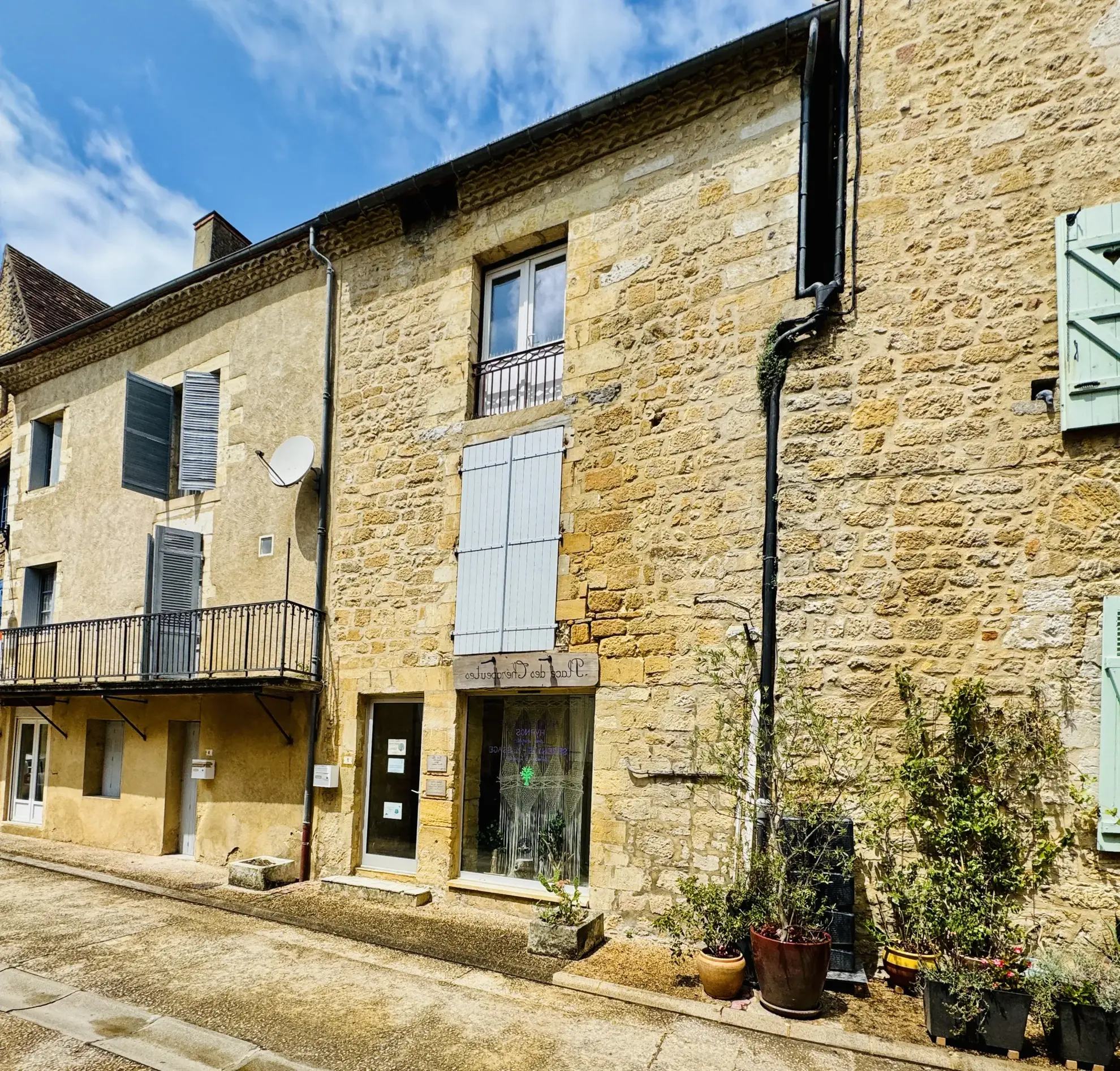 Immeuble à Saint-Cyprien en Périgord avec potentiel d'aménagement multiple