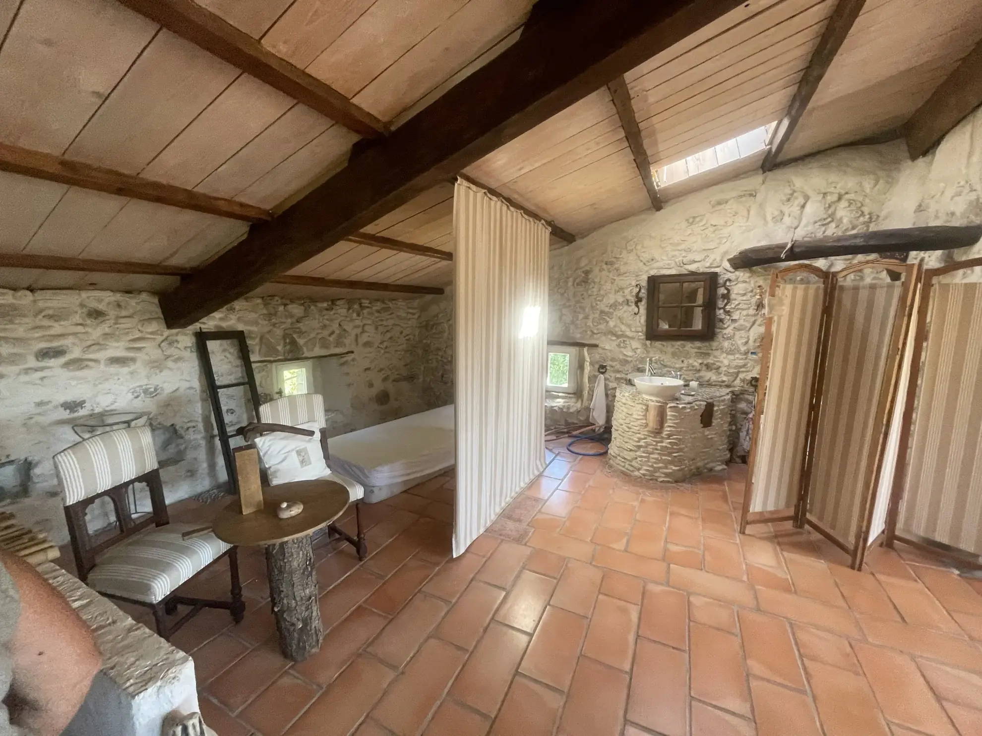 Maison de village en pierre avec vue sur le Gardon à Mialet - Charme et potentiel 
