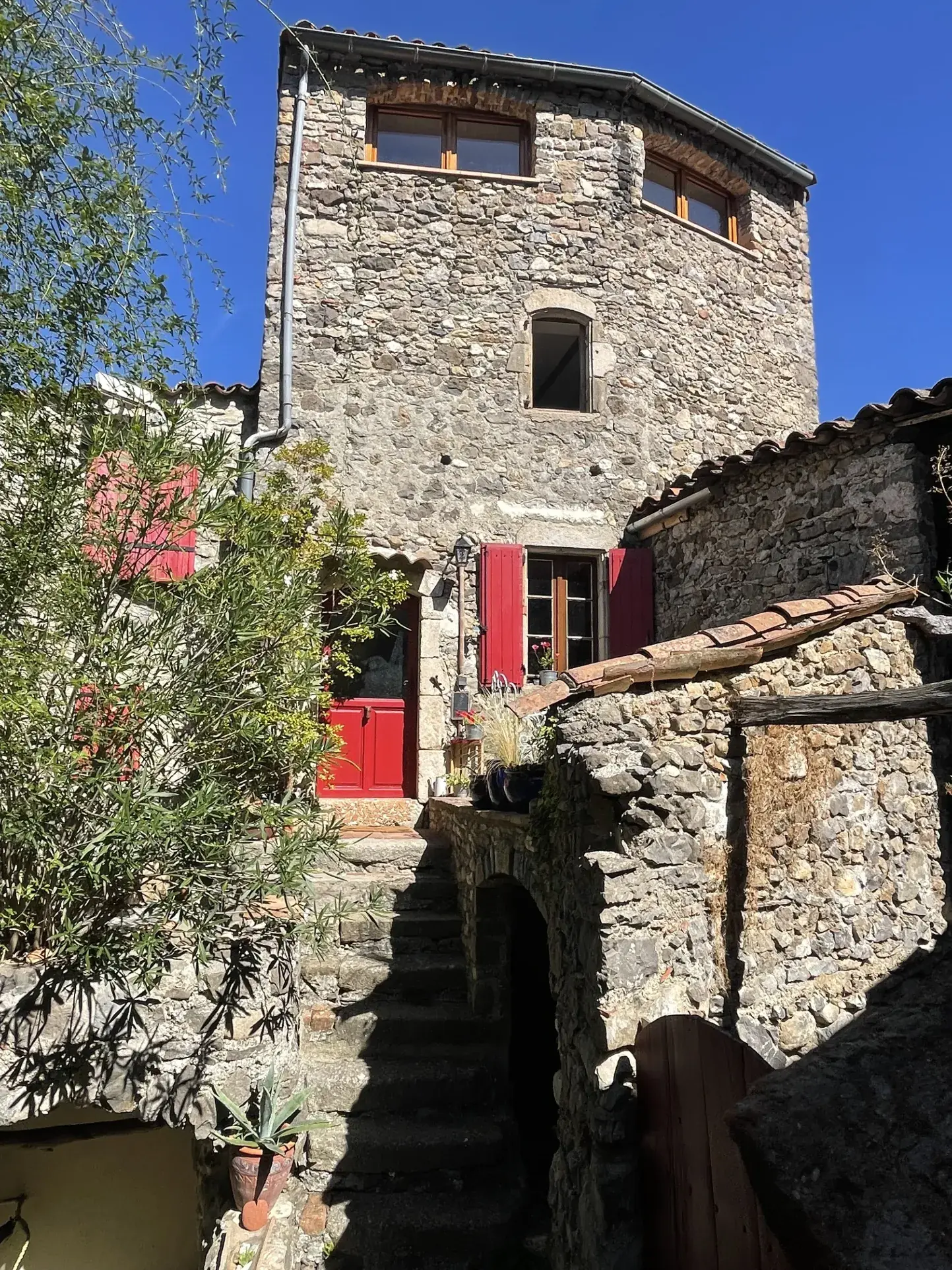 Maison de village en pierre avec vue sur le Gardon à Mialet - Charme et potentiel