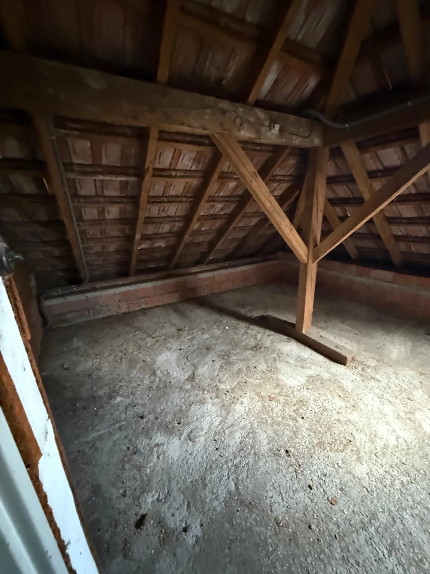 Maison à rénover à Zillisheim avec garage et jardin sur 5.59 ares 