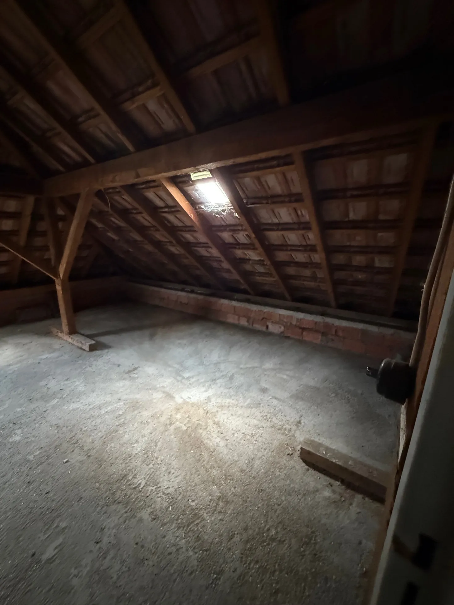 Maison à rénover à Zillisheim avec garage et jardin sur 5.59 ares 