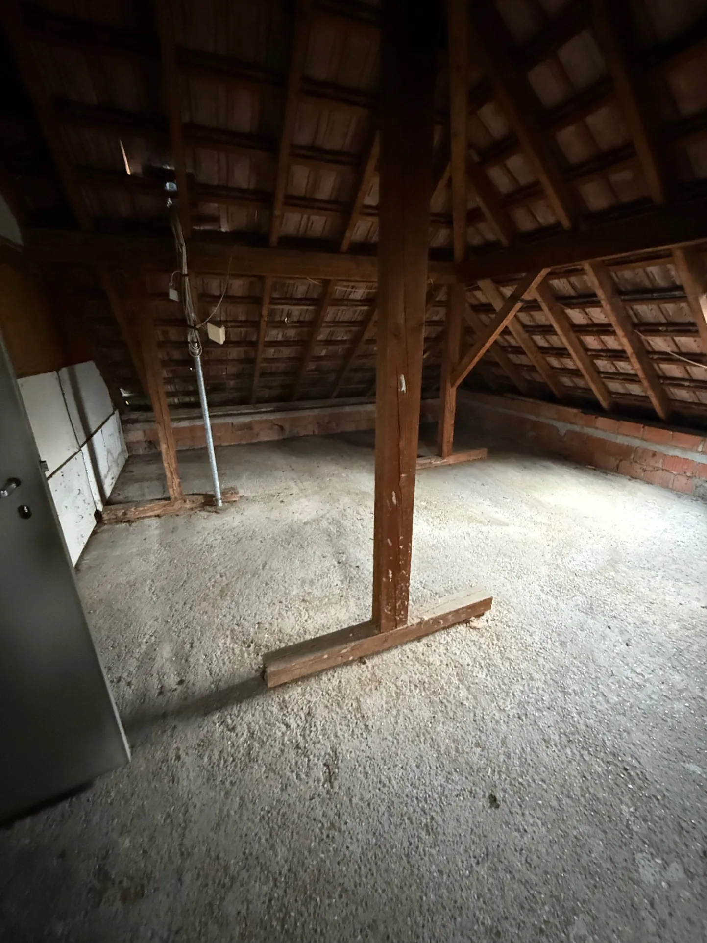 Maison à rénover à Zillisheim avec garage et jardin sur 5.59 ares 