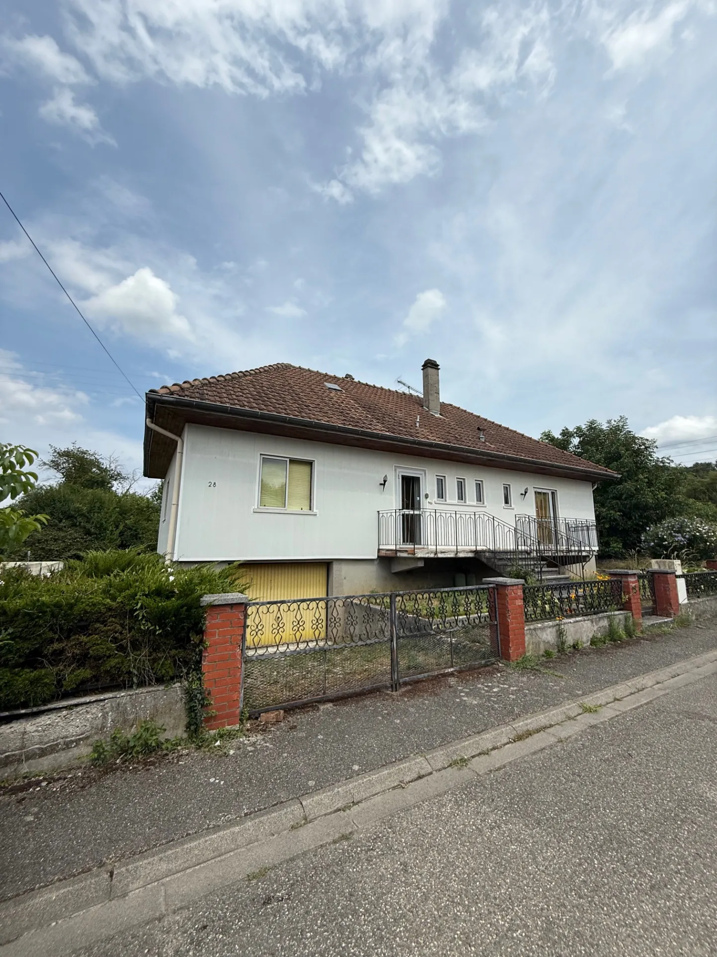 Maison à rénover à Zillisheim avec garage et jardin sur 5.59 ares